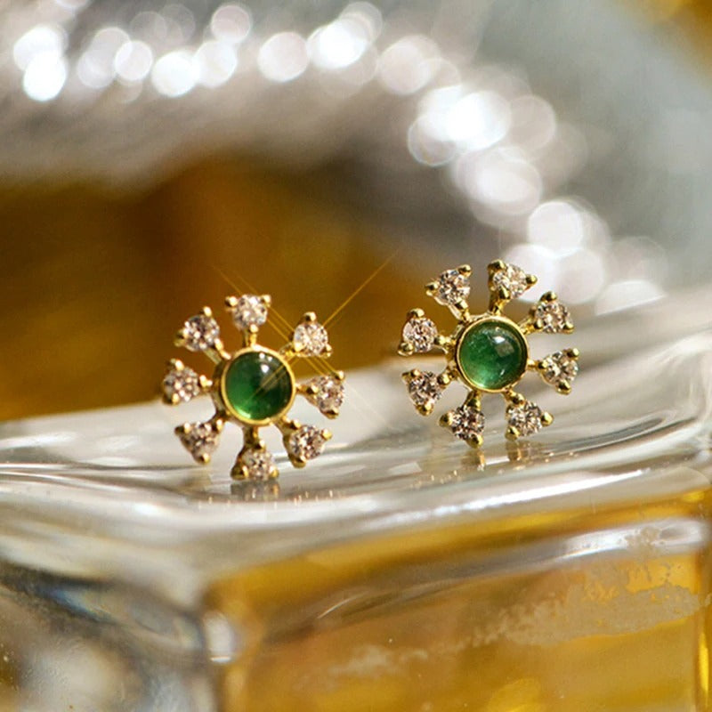 Pendientes vintage dorados con piedra verde y cristal