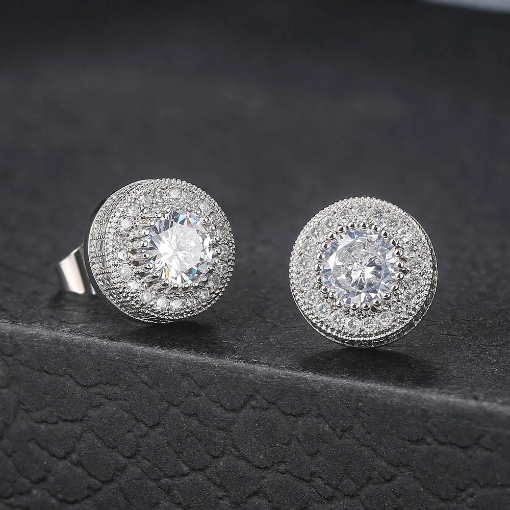 Boucles d'oreilles puces rondes intemporelles en argent ornées de cristaux