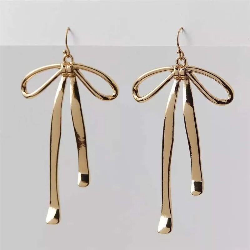 Pendientes largos colgantes con lazo dorado vintage