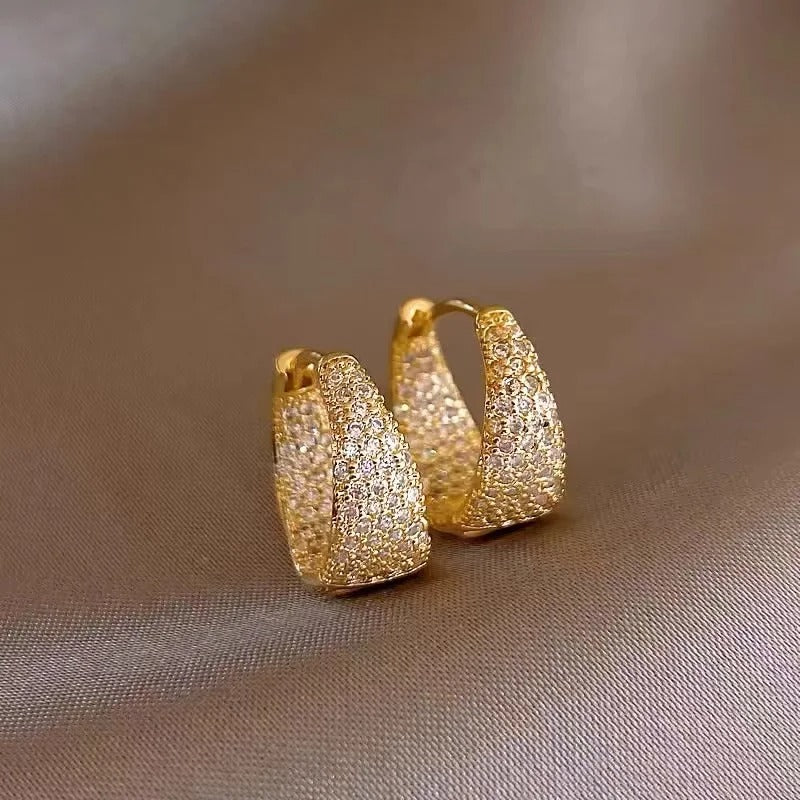 Pendientes Huggie vintage con cristales pavimentados en oro