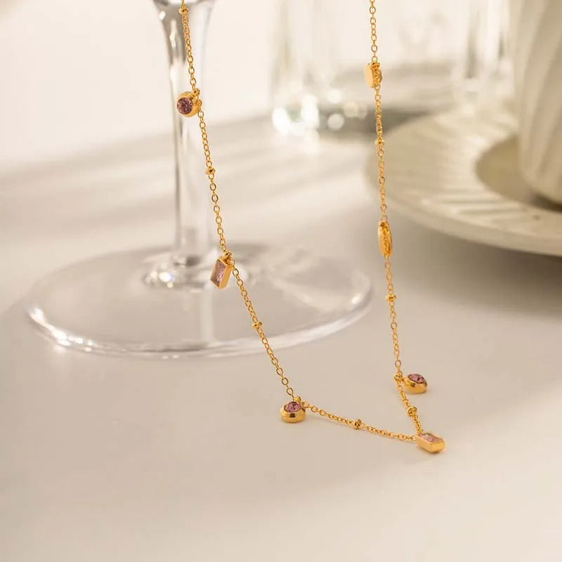 Collier vintage délicat en cristal rose et or