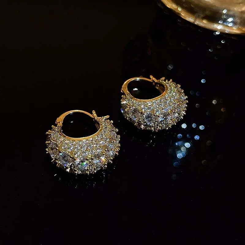 Pendientes de aro dorados con pavé de cristal vintage