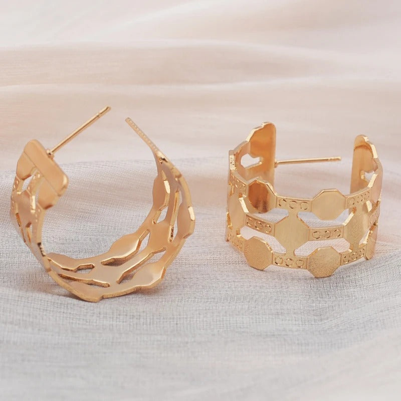 Pendientes colgantes anchos en forma de C de oro