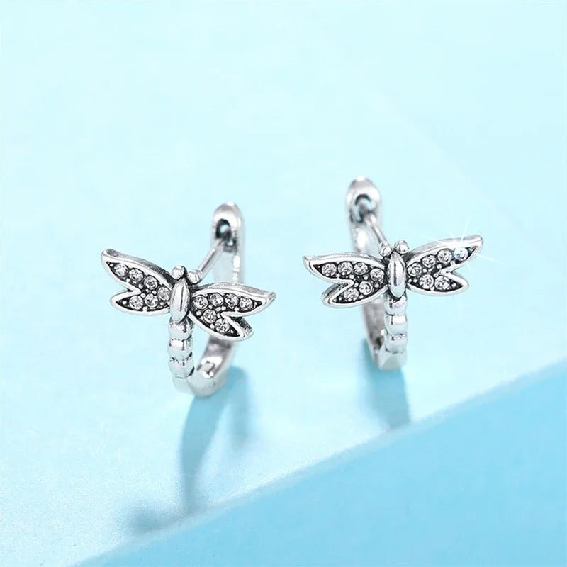 Pendientes de libélula brillante de plata