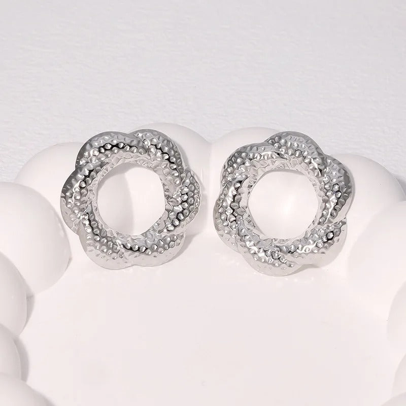 Boucles d'oreilles vintage en argent martelé à motif floral