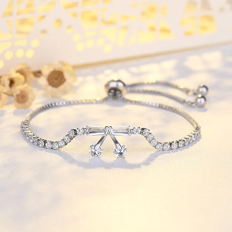 Pulsera vintage de plata con colgante de gota y lazo de cristal