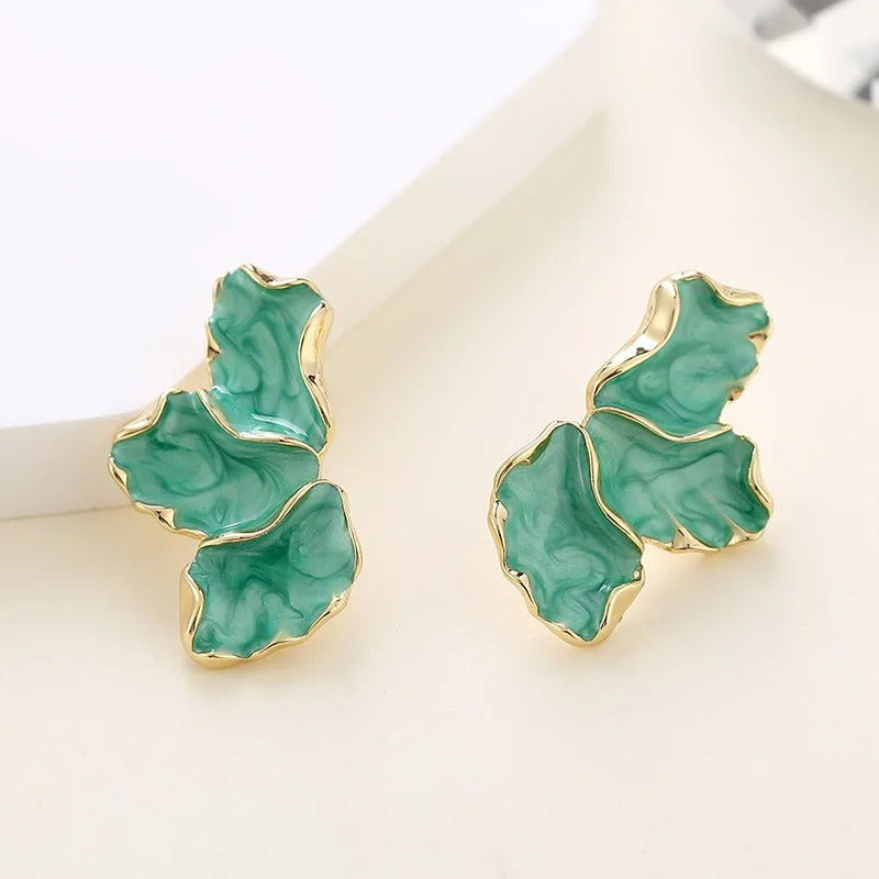 Pendientes vintage de oro y hojas verdes