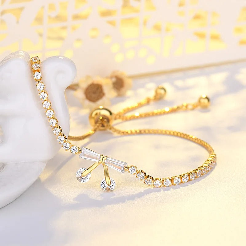 Pulsera ajustable vintage con lazo de cristal brillante dorado