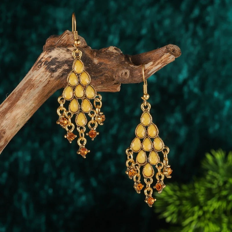 Pendientes vintage con borlas doradas y amarillas