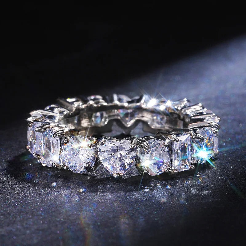 Anillo de diamantes en forma de corazón y cuadrado
