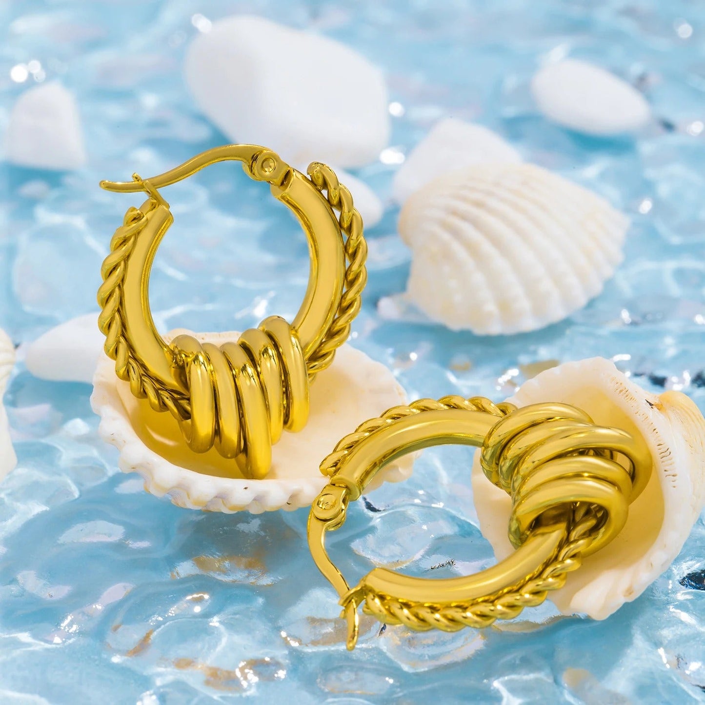 Pendientes vintage de oro multicapa con círculos retorcidos