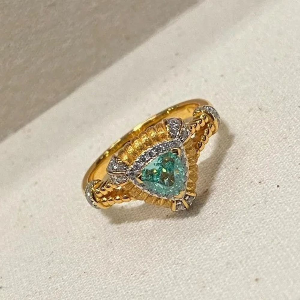 Bague ajustable triangulaire classique d'un magnifique vert menthe