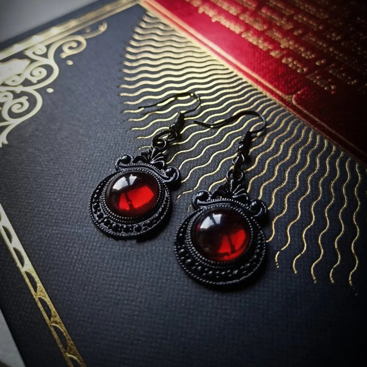Pendientes colgantes de cristal rojo gótico vintage