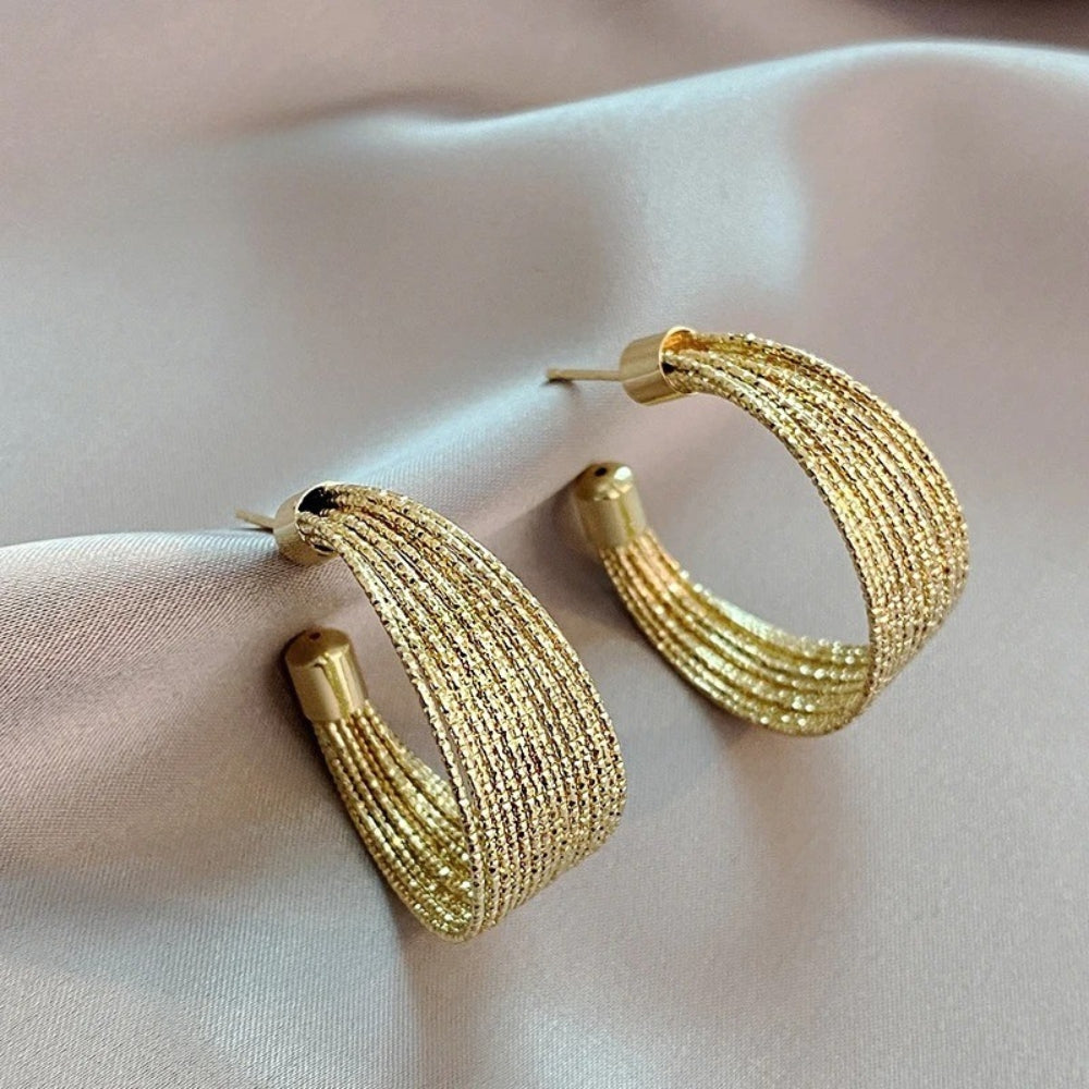 Pendientes colgantes vintage dorados en forma de C