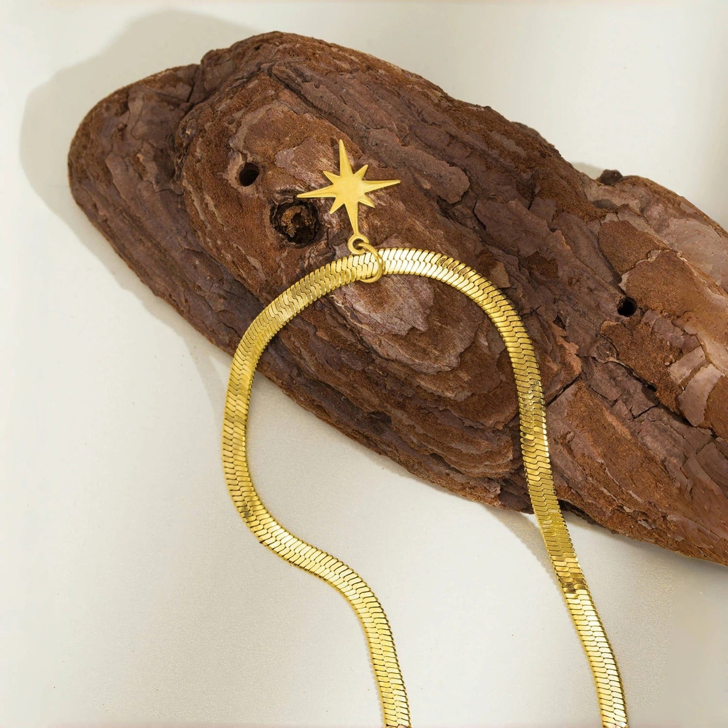 Collier pendentif étoile dorée vintage