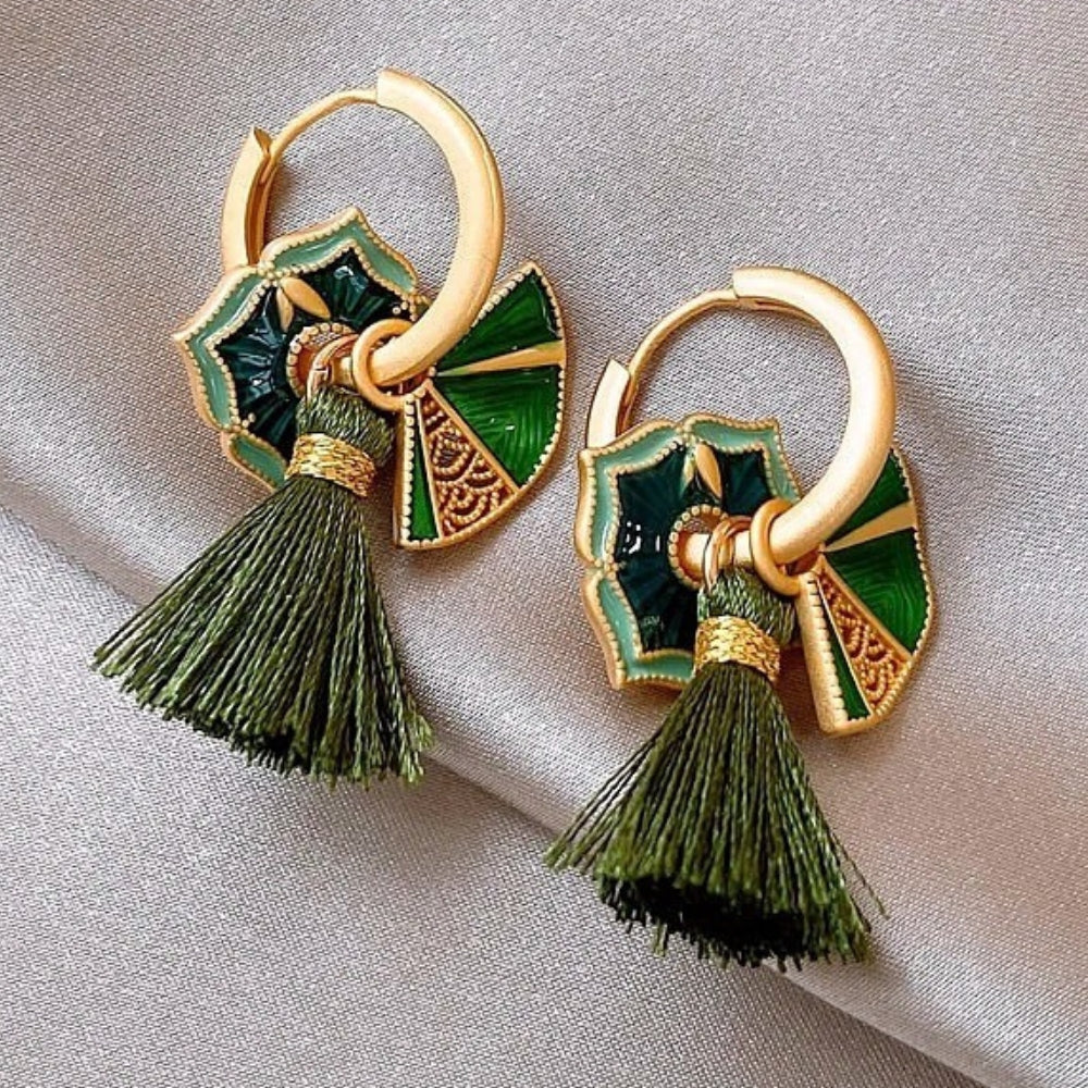 Pendientes vintage con borlas florales doradas y verdes