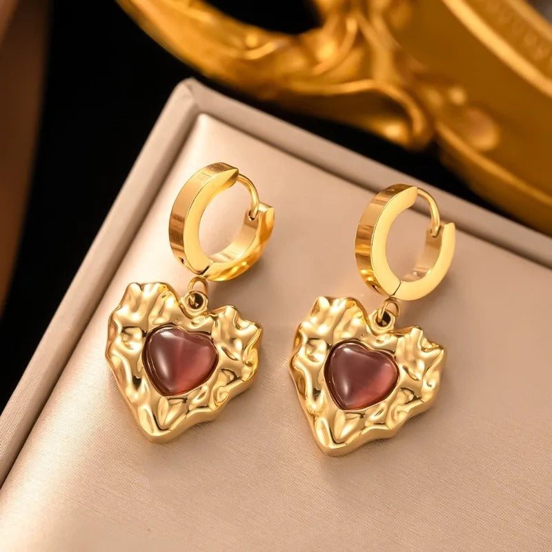Pendientes colgantes de corazón con textura dorada