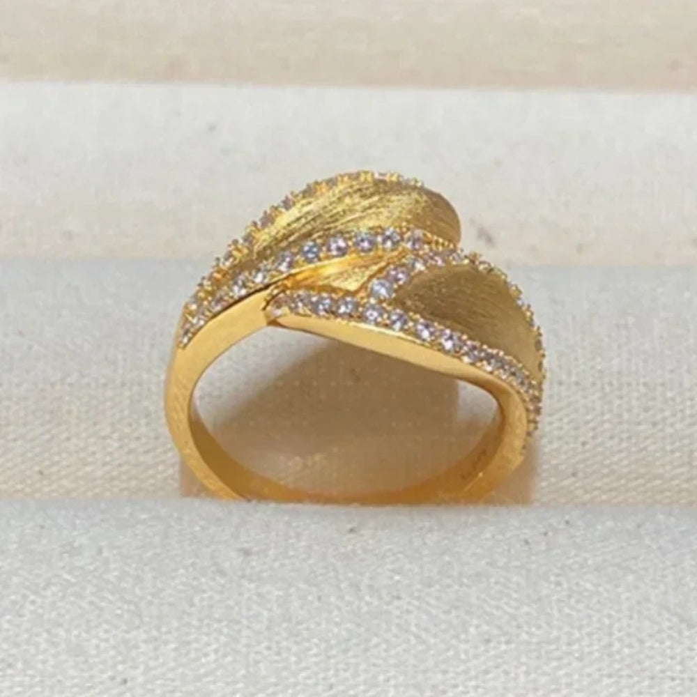 Bague ajustable classique en or et cristal en forme de feuille