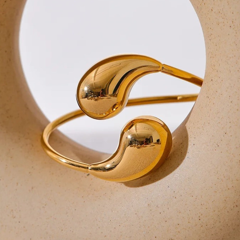 Pulsera ajustable con diseño abstracto dorado