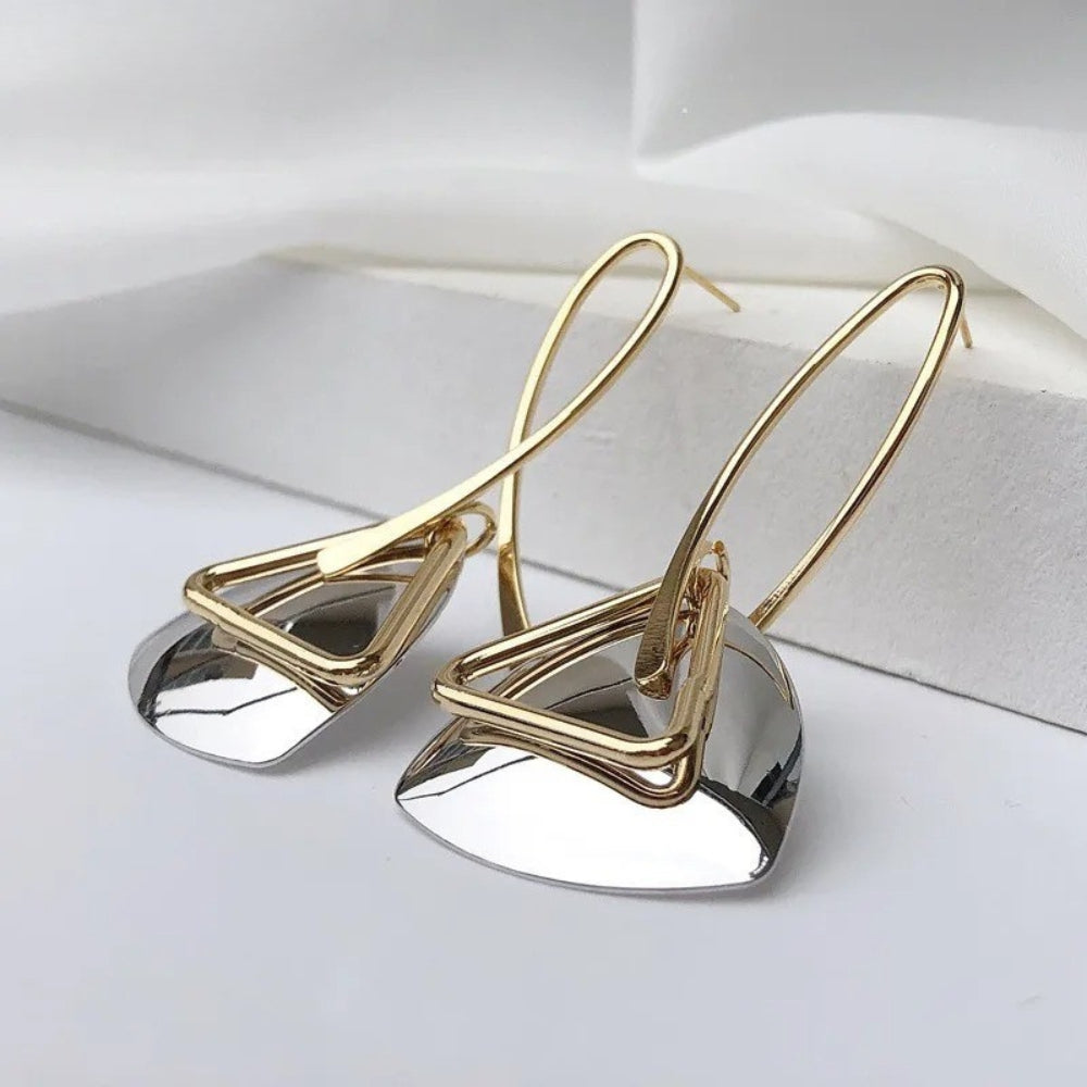 Colgante triangular de plata dorada retro y pendientes de gancho curvo
