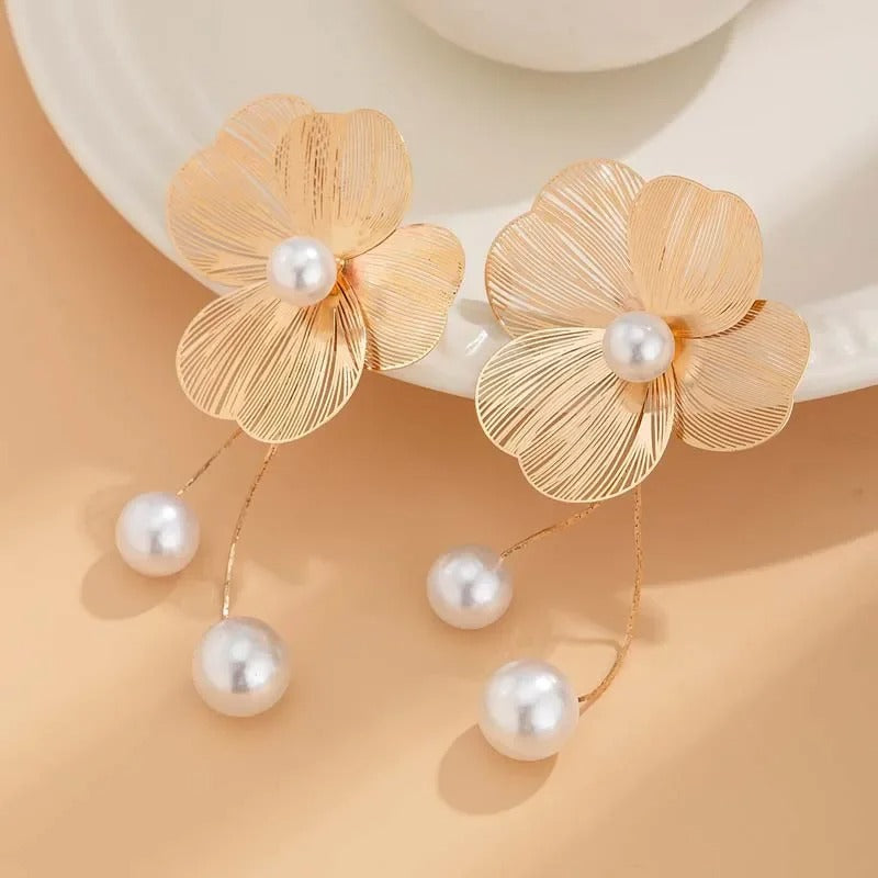 Vintage Gold Flower & Pearl Earrings