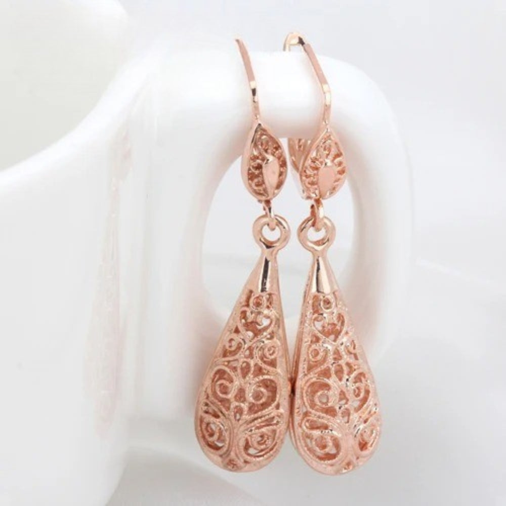 Boucles d'oreilles vintage en or rose à volutes et filigrane en forme de larme
