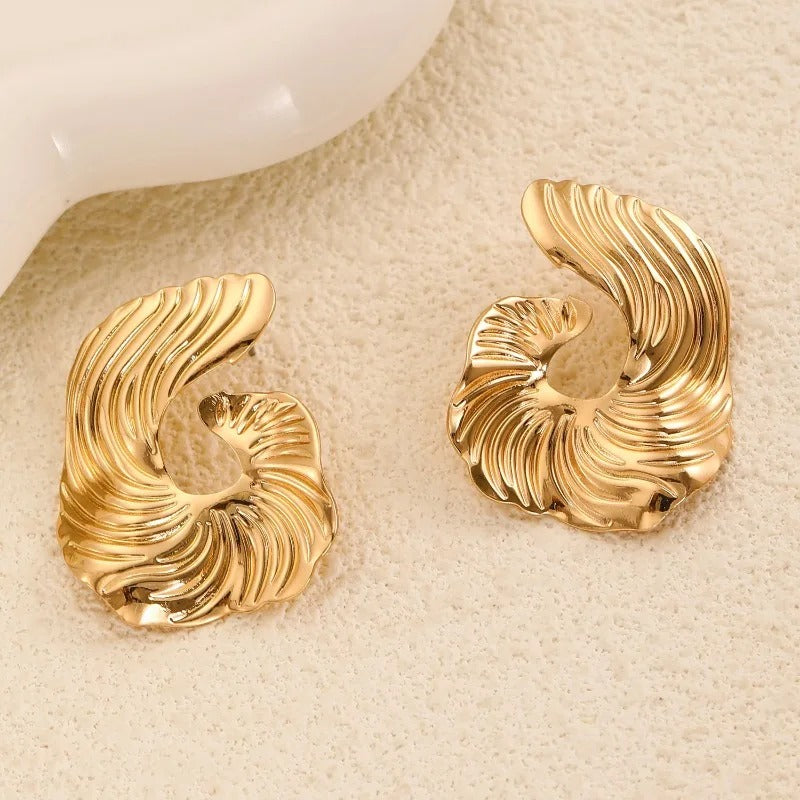 Pendientes vintage dorados irregulares