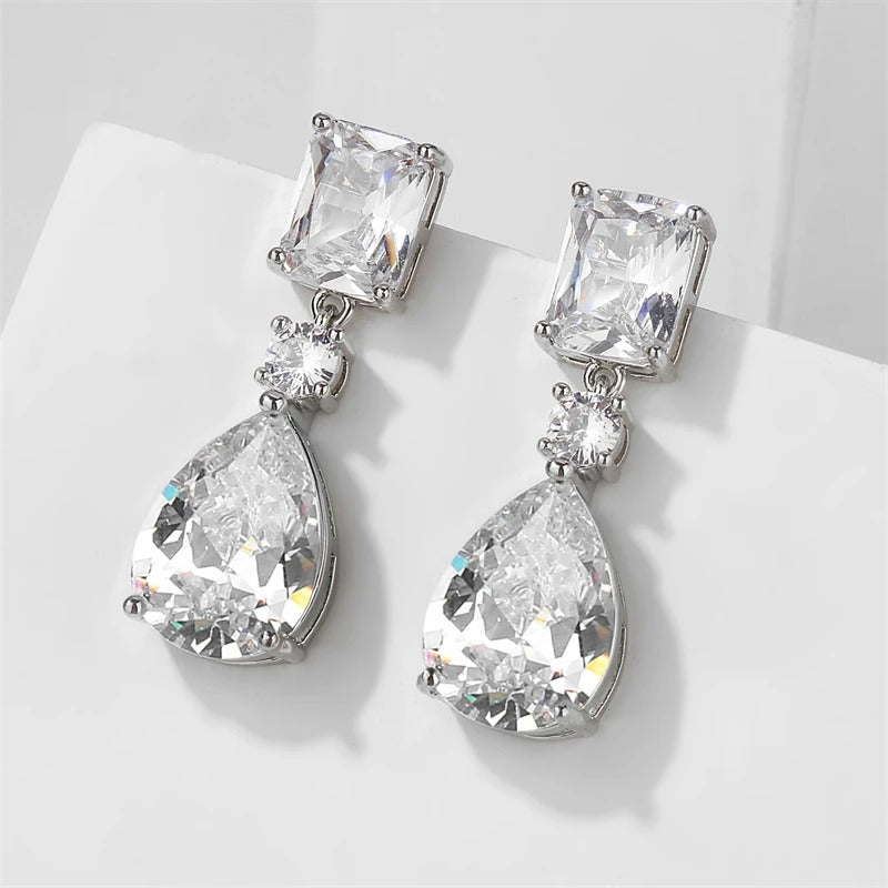 Pendientes vintage de plata con forma de lágrima brillante