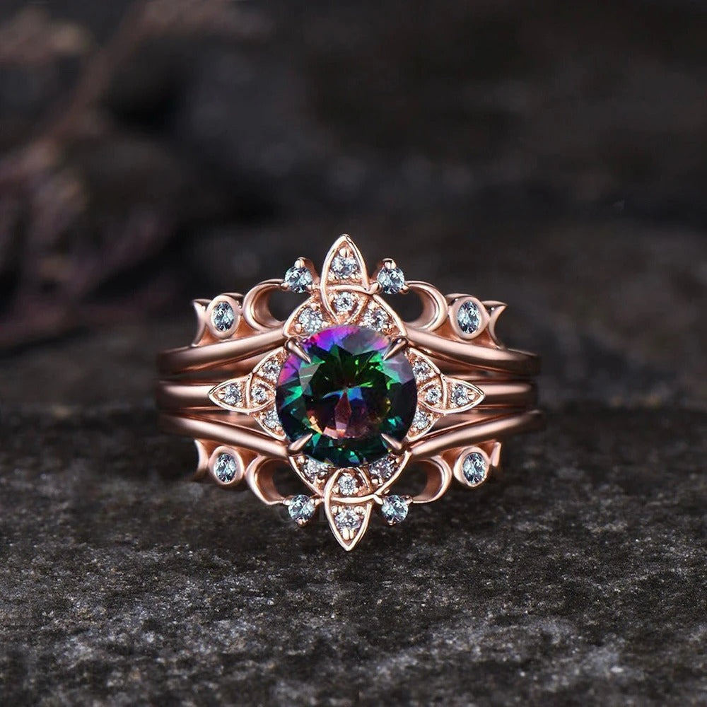 Bague vintage en or rose et cristal avec couronne