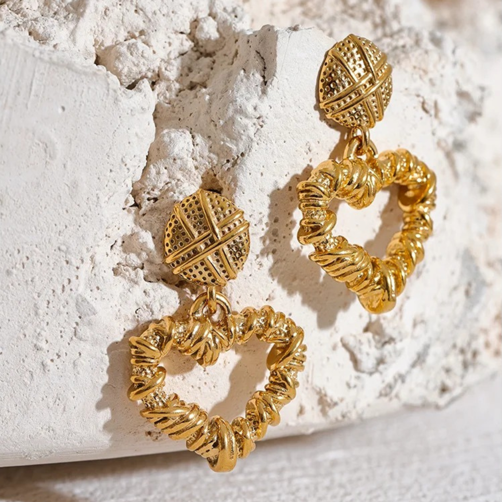 Pendientes vintage de corazón dorado texturizado