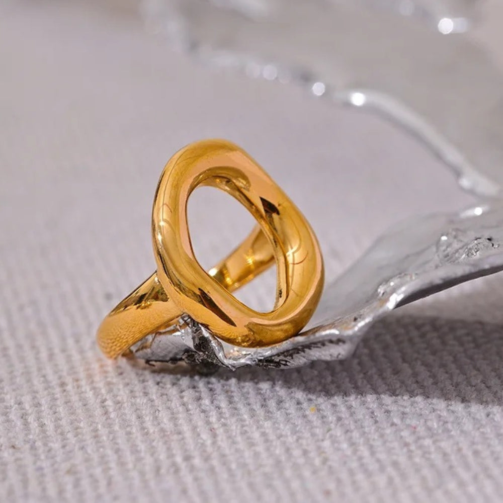 Bague creuse vintage moderne en or
