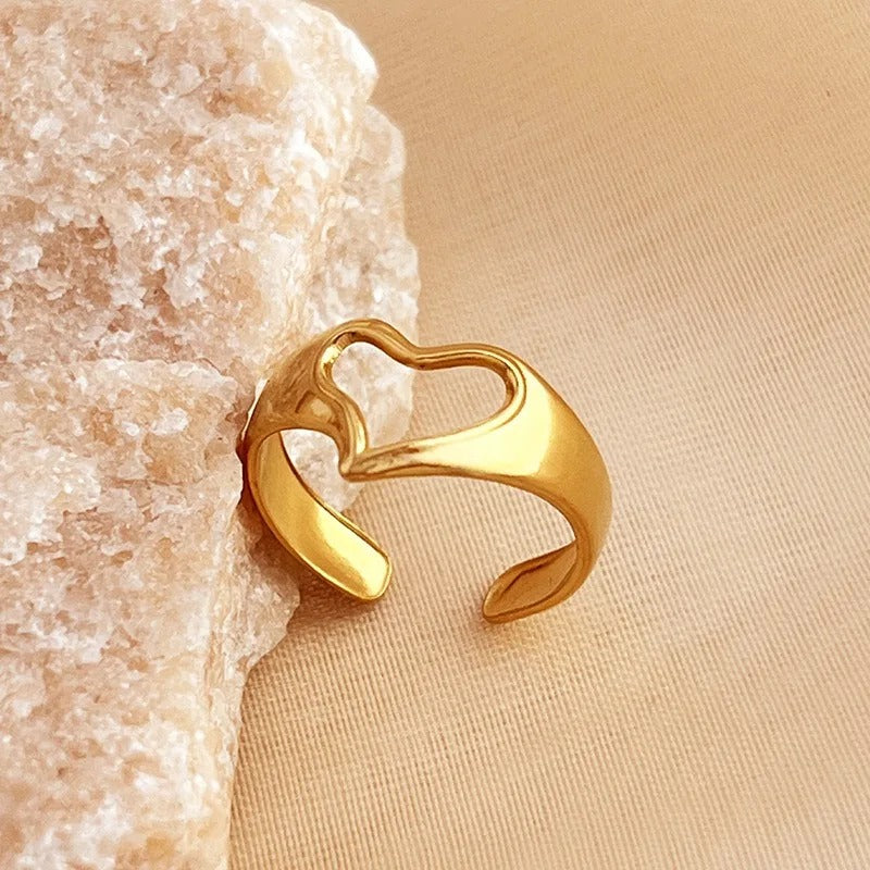 Anillo ajustable vintage de corazón recortado en oro