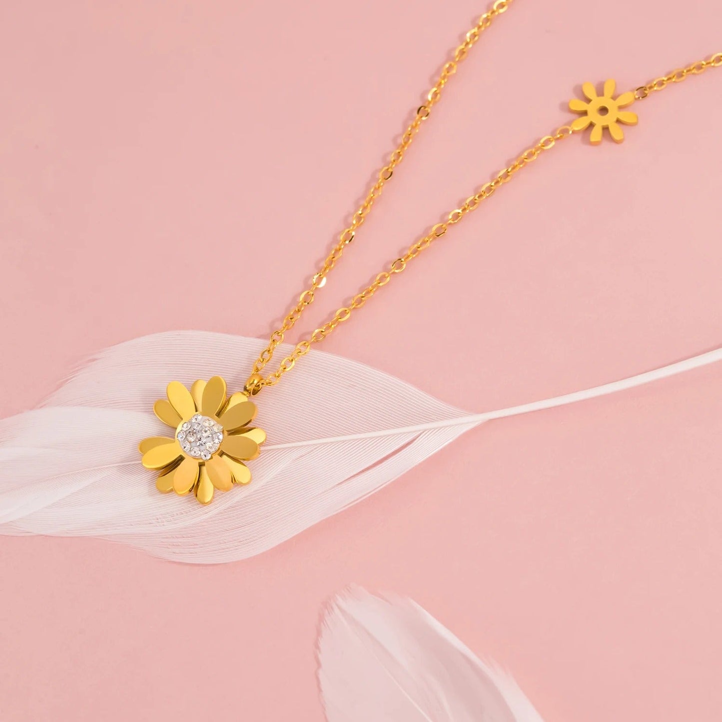 Collier pendentif marguerite doré vintage