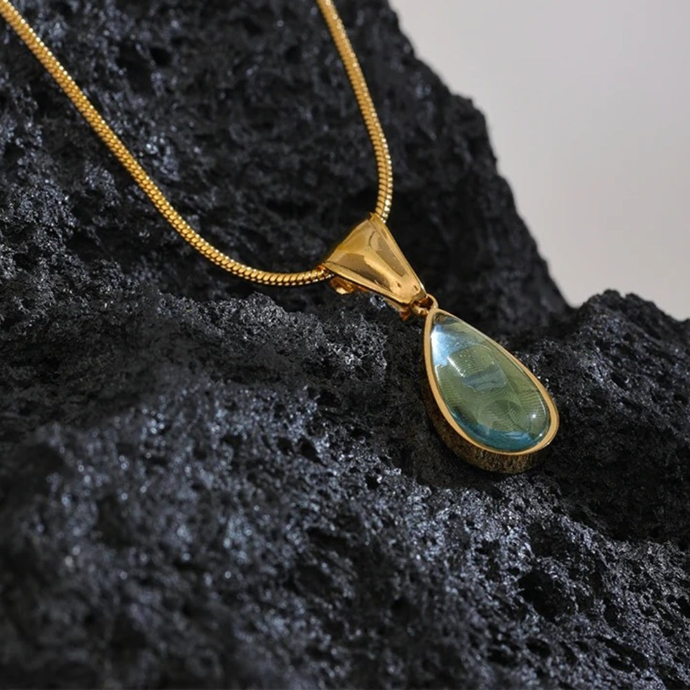 Collier pendentif vintage en cristal de verre vert en forme de goutte d'eau