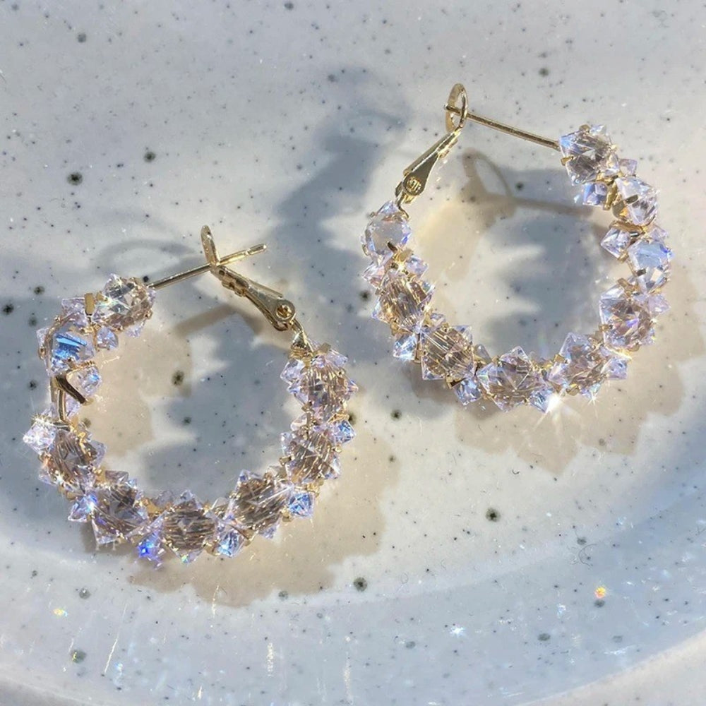 Pendientes de aro vintage dorados con cristales brillantes