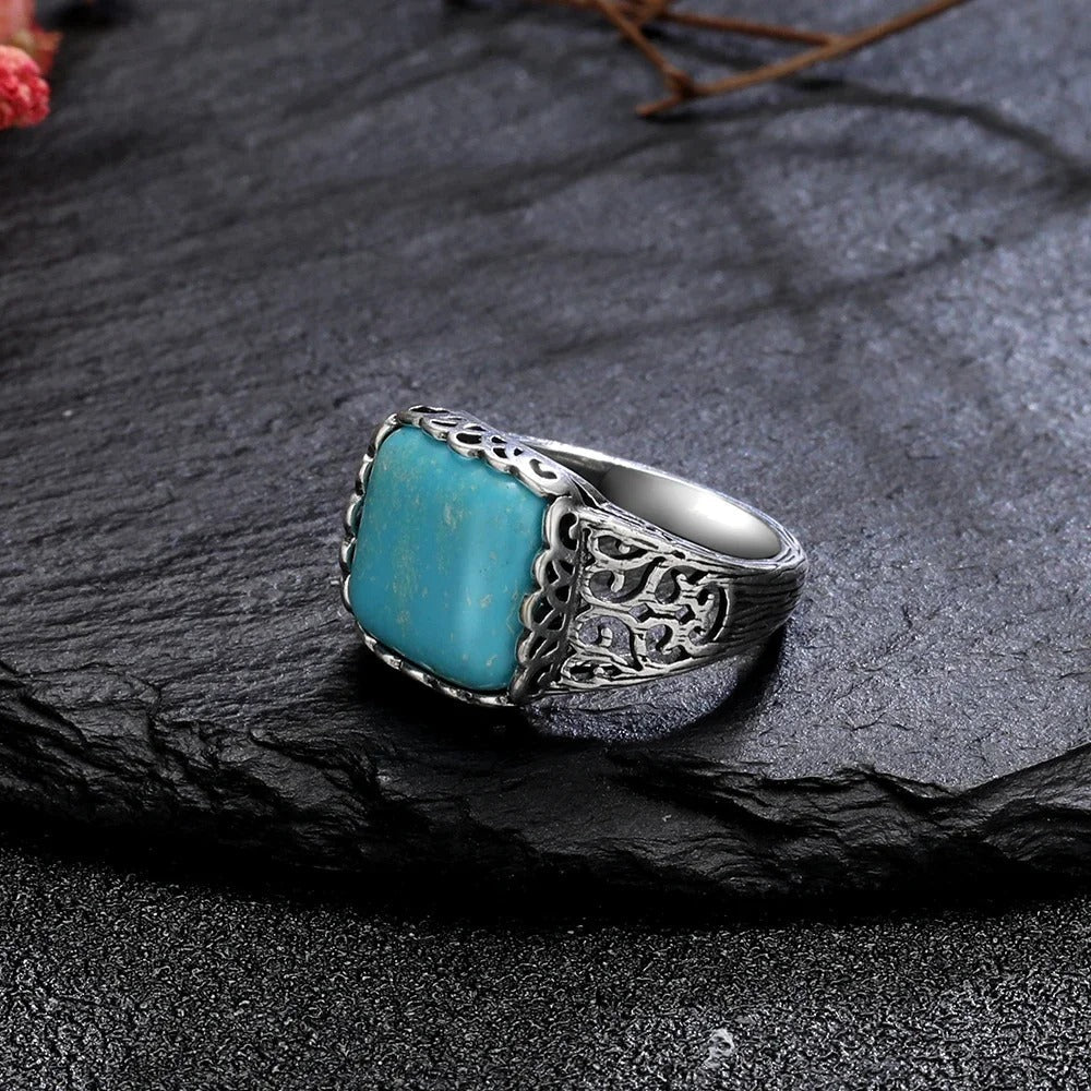 Bague vintage en argent ornée de turquoise