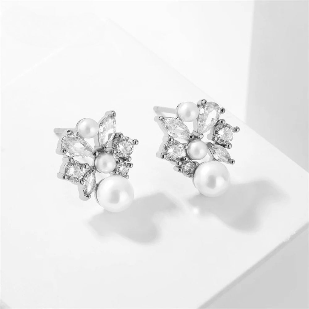 Pendientes de plata con perlas florales