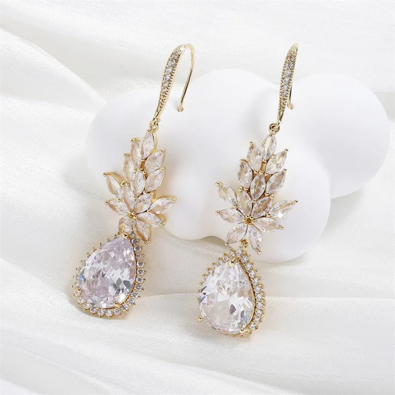 Pendientes colgantes vintage glamurosos de oro