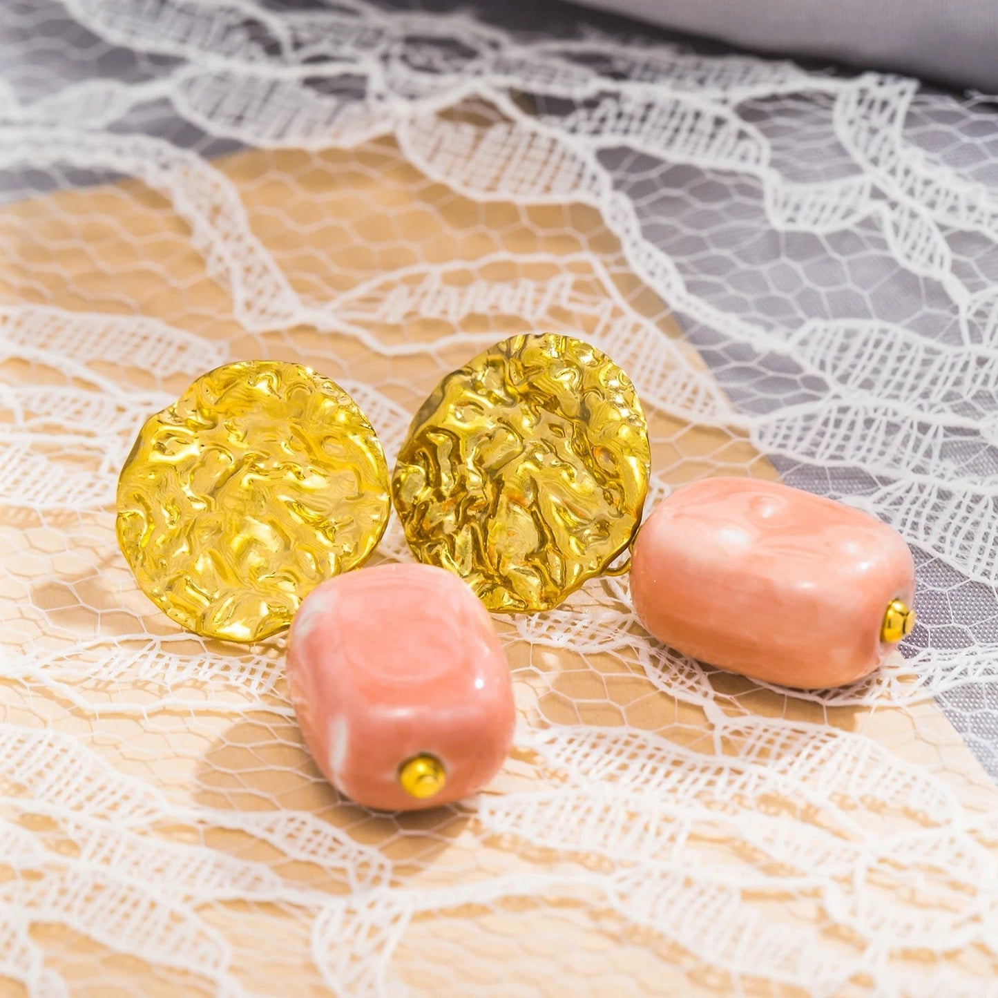 Pendientes florales vintage de mármol dorado y rosa