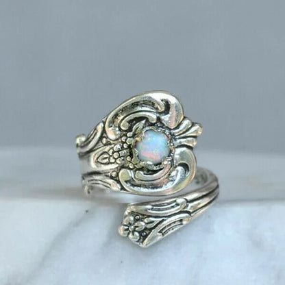 Cuillère en opale blanche, bague ajustable