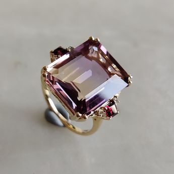 Anillo vintage de cristal cúbico morado 