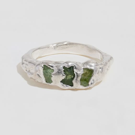 Anillo vintage de plata verde forjada