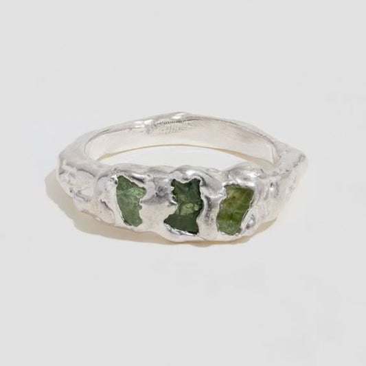 Anillo vintage de plata verde forjada