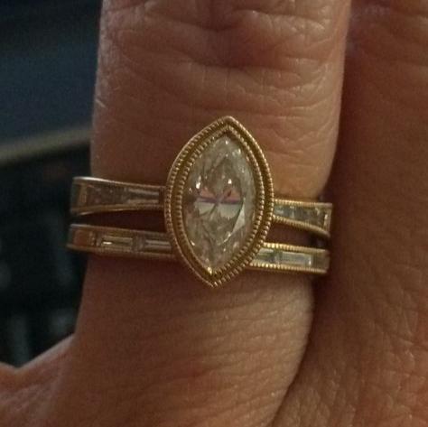 Conjunto de anillos dorados vintage con circonitas ovaladas 