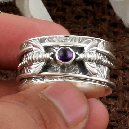 Anillo de meditación con piedra preciosa morada de abeja