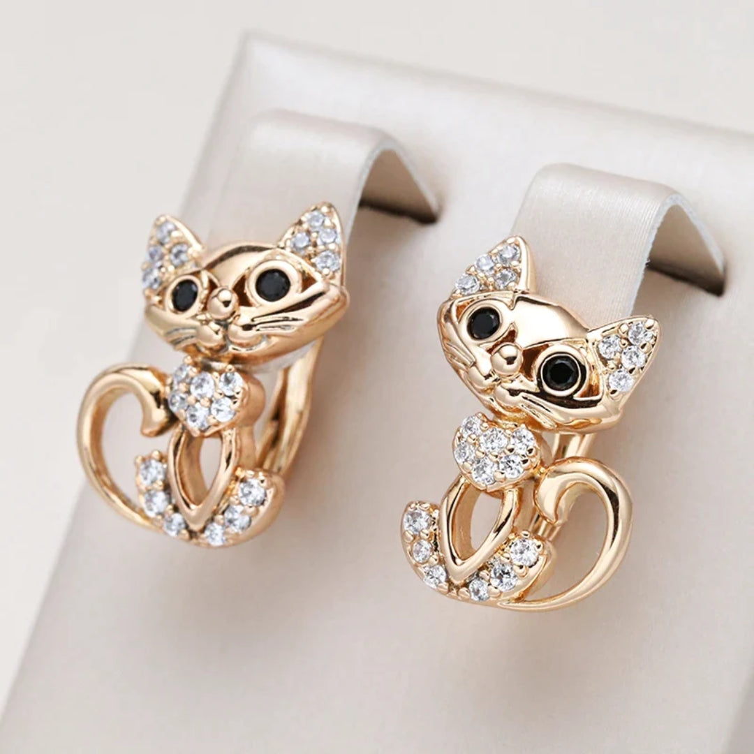 Elegantes pendientes de gatito con circonitas 