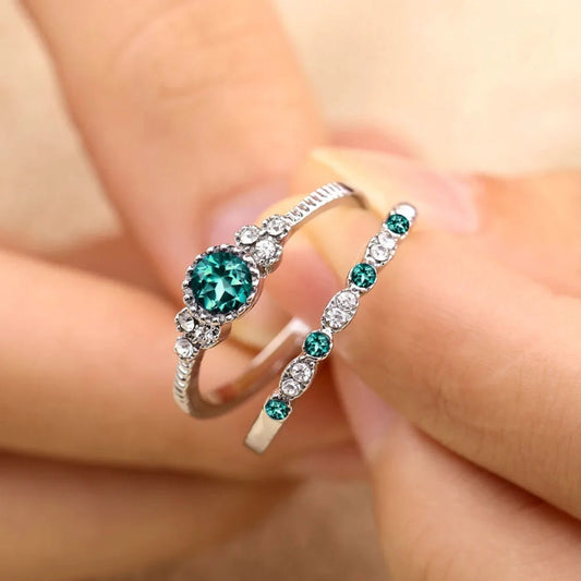 Elegante anillo de circonita verde 