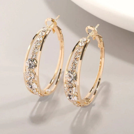 Elegantes pendientes de aro brillantes