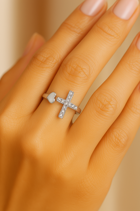Bague vintage en argent avec croix d'amour et taille ajustable