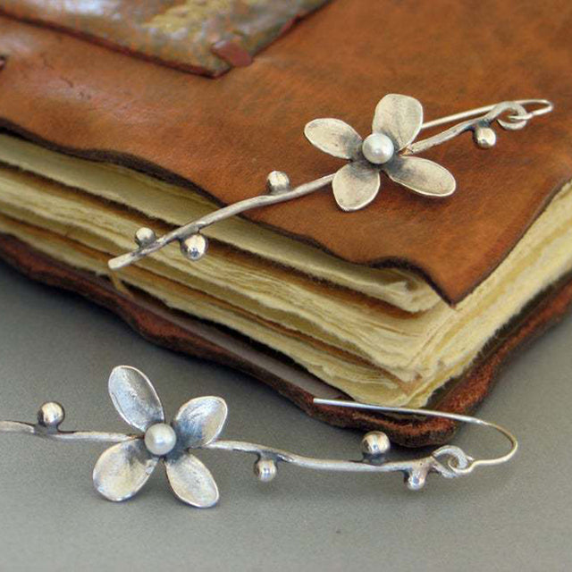 Boucles d'oreilles pendantes en forme de fleur 